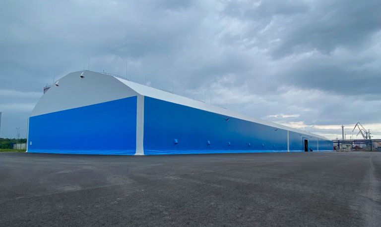 Finest-Hall Factory OY toodetud ja paigaldatud PVC hall mõõtudega 35x171m, kõrgusega 7 m PK Terminal OÜ-le.