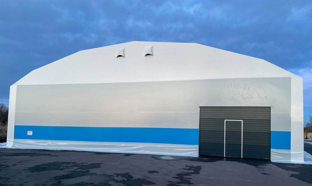 Finest-Hall Factory OÜ toodetud ja paigaldatud PVC hall mõõtudega 20x50m, kõrgusega 4,6m Höhle OÜ-le.