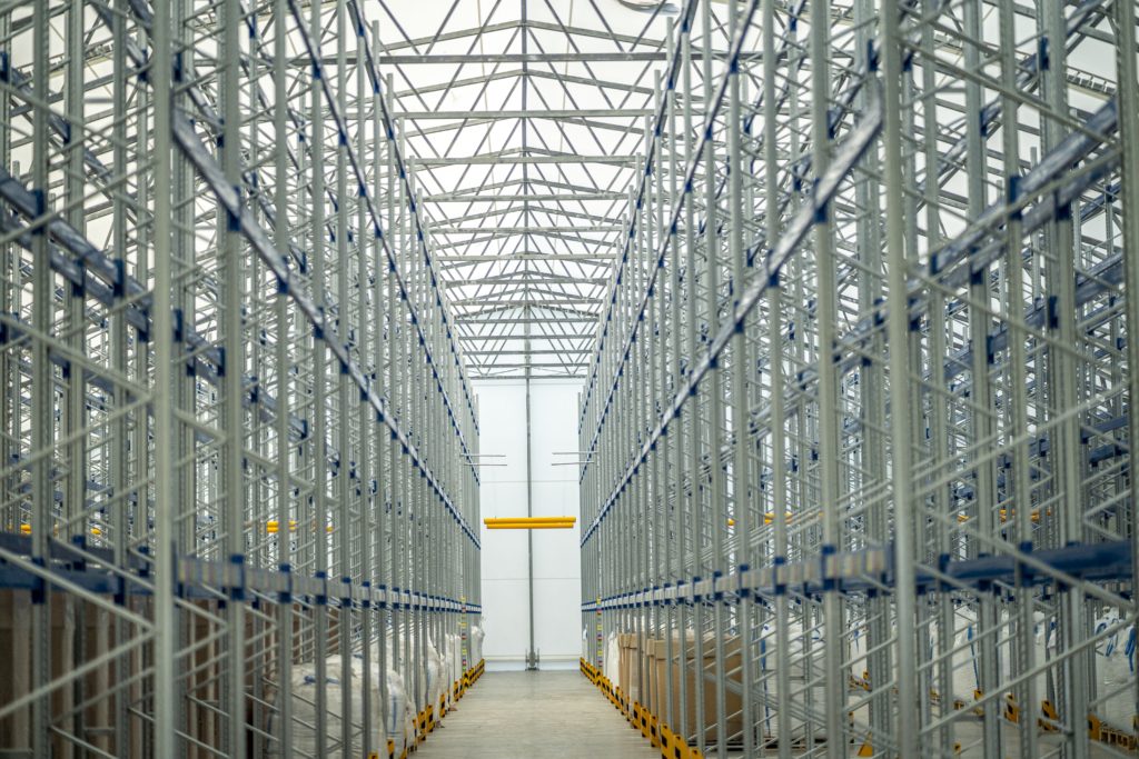 Finest-Hall Factory OÜ toodetud ja paigaldatud PVC hall mõõtudega 30x88m, kõrgusega 6,5m Stark Locistics AS-le.