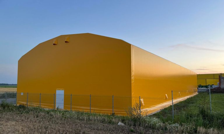 Finest-Hall Factory OÜ toodetud ja paigaldatud PVC hall mõõtudega 18x46m, kõrgus 6,1m Estover Piimatööstus OÜ-le.