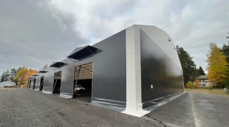 Finest-Hall Factory OÜ toodetud ja paigaldatud PVC hall mõõtudega 30x80m, kõrgusega 6,5 m Palmse Metall OÜ-le.