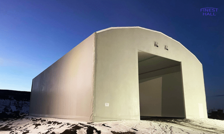 Finest-Hall Factory OÜ toodetud ja paigaldatud sisekangaga PVC hall mõõtudega 20x30,3m, kõrgusega 8,6 meetrit E. Hartikainen Oy-le.