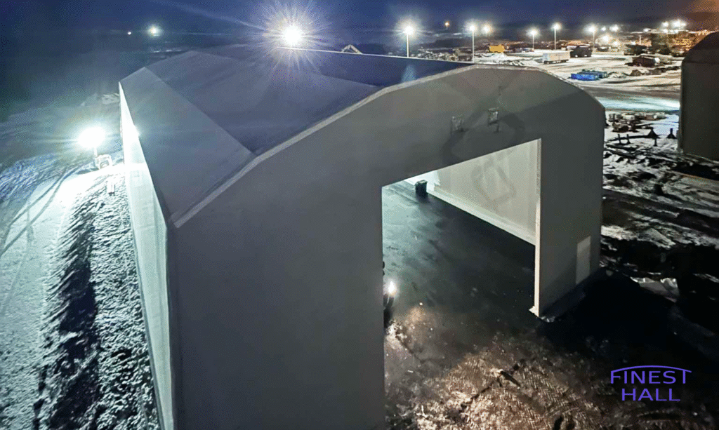 Finest-Hall Factory OÜ toodetud ja paigaldatud sisekangaga PVC hall mõõtudega 20x30,3m, kõrgusega 8,6 meetrit E. Hartikainen Oy-le.