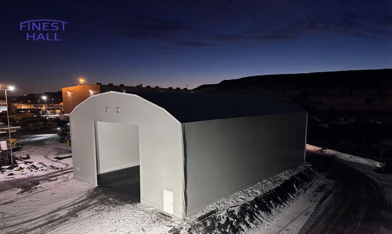 Finest-Hall Factory OÜ toodetud ja paigaldatud sisekangaga PVC hall mõõtudega 20x30,3m, kõrgusega 8,6 meetrit E. Hartikainen Oy-le.