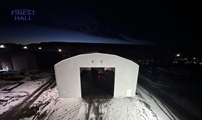 Finest-Hall Factory OÜ toodetud ja paigaldatud sisekangaga PVC hall mõõtudega 20x30,3m, kõrgusega 8,6 meetrit E. Hartikainen Oy-le.