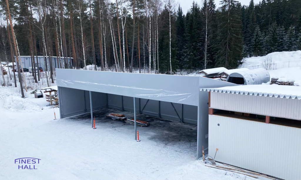 Finest-Hall Factory OÜ toodetud ja paigaldatud varikatus mõõtudega 8x21m, kõrgusega 6,8/5 meetrit SSP Group Oy-le.