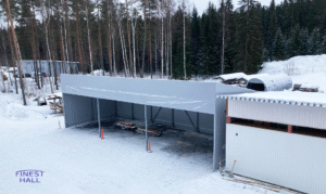 Finest-Hall Factory OÜ toodetud ja paigaldatud varikatus mõõtudega 8x21m, kõrgusega 6,8/5 meetrit SSP Group Oy-le.