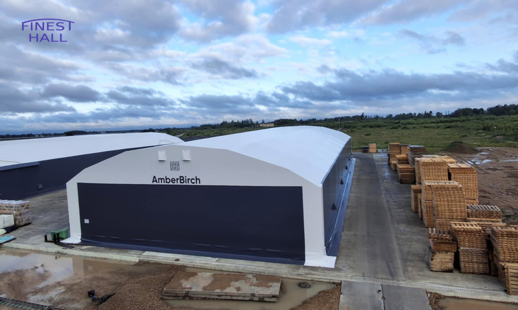 Finest-Hall Factory OÜ toodetud ja paigaldatud PVC hall mõõtudega 20x50m, kõrgusega 4,6 meetrit Amberbirch SIA-le.