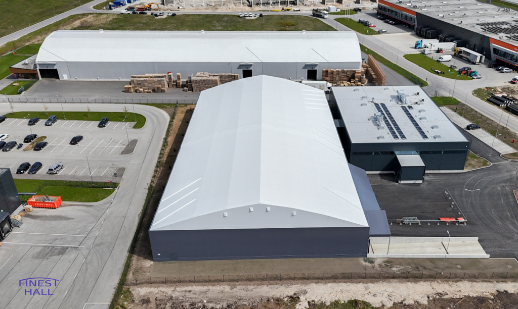 Finest-Hall Factory OÜ toodetud ja paigaldatud PVC hall mõõtudega 40x75m, kõrgusega 7 meetrit Biston OÜ-le.