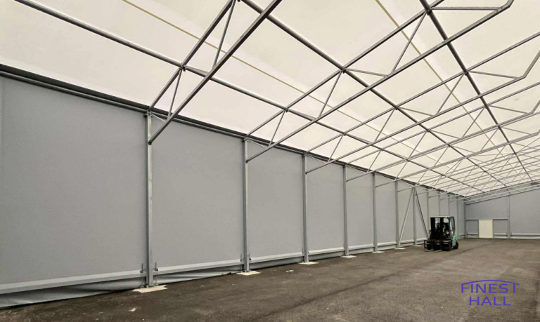 Finest-Hall Factory OÜ toodetud ja paigaldatud varikatus mõõtudega 8x42m, kõrgusega 6,8/5 meetrit Normet MRB Oy-le.