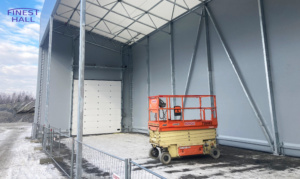 Finest-Hall Factory OÜ toodetud ja paigaldatud varikatus mõõtudega 8x21m, kõrgusega 9,4 meetrit Perasaar OÜ-le.