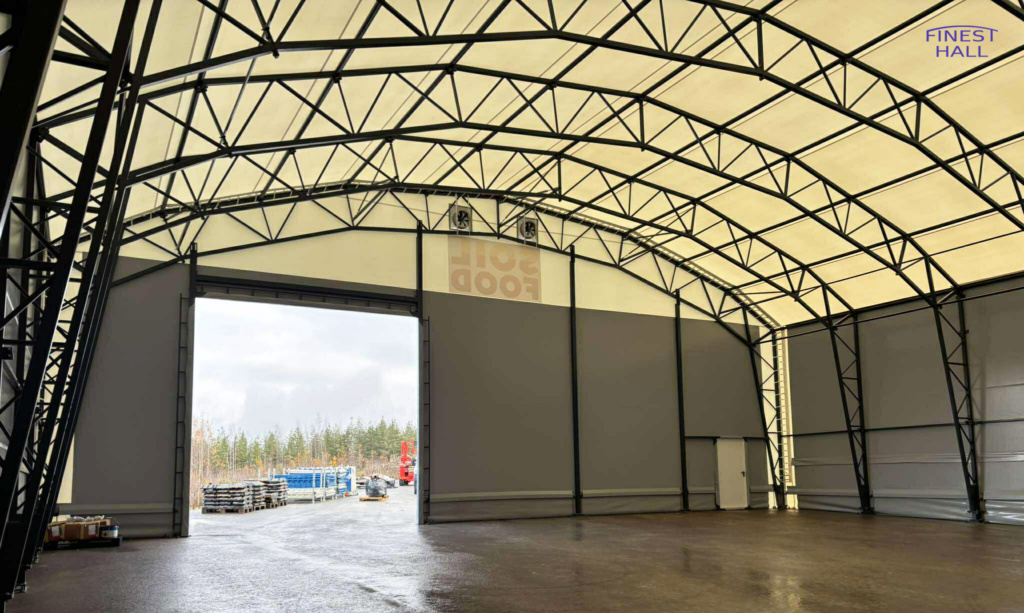 Finest-Hall Factory OÜ toodetud ja paigaldatud PVC hall mõõtudega 20x36m, kõrgusega 5,6 meetrit + varikatus mõõtudega 4x12m, kõrgusega 4 meetrit Soilfood Oy-le.